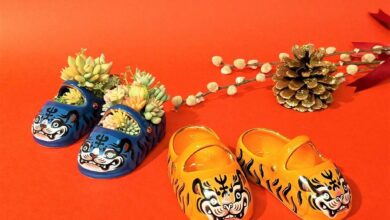 臺華窯推出寓意吉祥的「虎頭鞋」陶瓷小物，憨態萌樣的虎貌，十分討人歡喜。（陶博館提供／戴上容新北傳真）