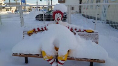 稚內雪中的麥當勞叔叔。　圖：【台灣人・北海道最北端生活】／提供
