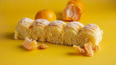 （高雄LA ONE 烘焙坊推出的「LA ONE 蜜酸柑橘超奶包」，是繼草莓季之後最新力作。圖／LA ONE 烘焙坊提供）