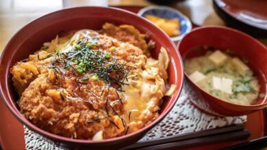 日式24小時餐廳來台插旗，卻出現一天只營業8小時的奇景。（示意圖／Shutterstock）