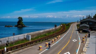 騎行富山灣岸自行車路線，途中會行經可同時眺望立山連峰與富山灣的雨晴海岸。　圖：向日遊顧問有限公司／來源