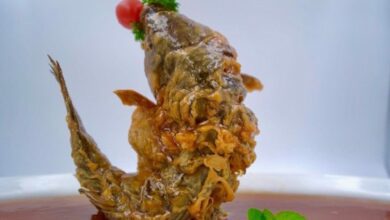 濟南名菜糖醋黃河鯉魚，油炸酥脆，肉質鮮嫩。（圖／大陸尋奇節目組提供）